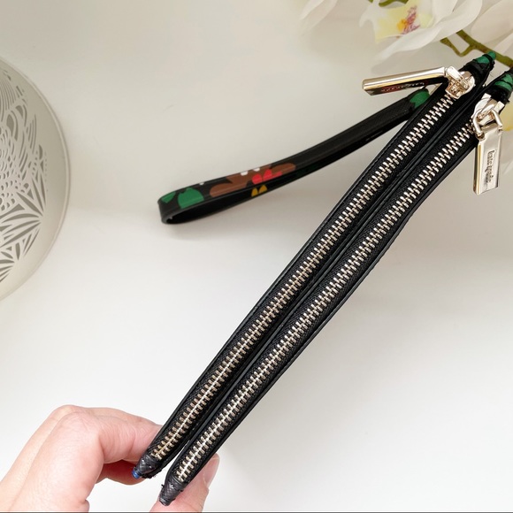Kate Spade wristlet - Picture 7 of 10